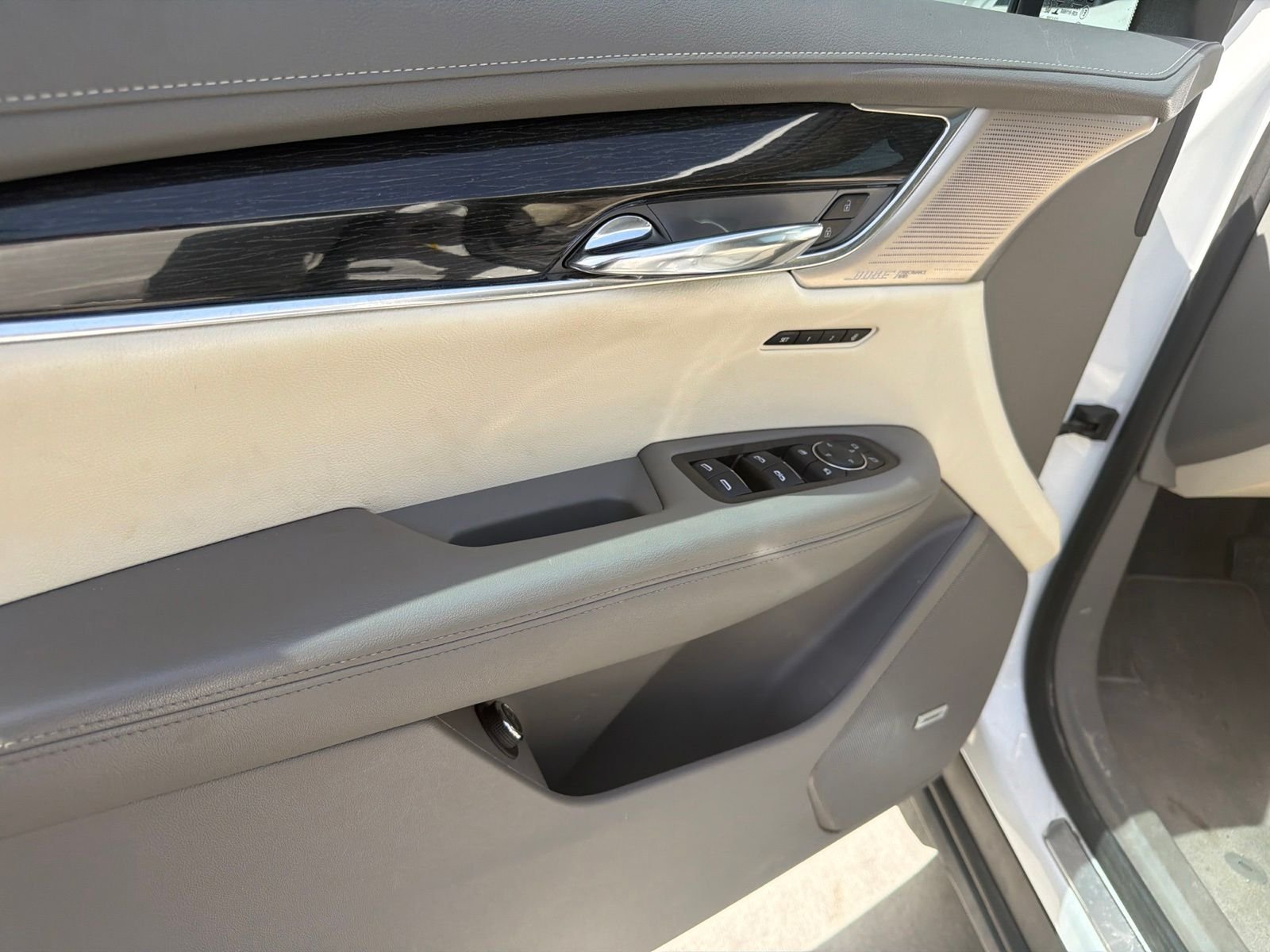 Used 2020 Crystal White Tricoat Cadillac Premium Luxury image 18