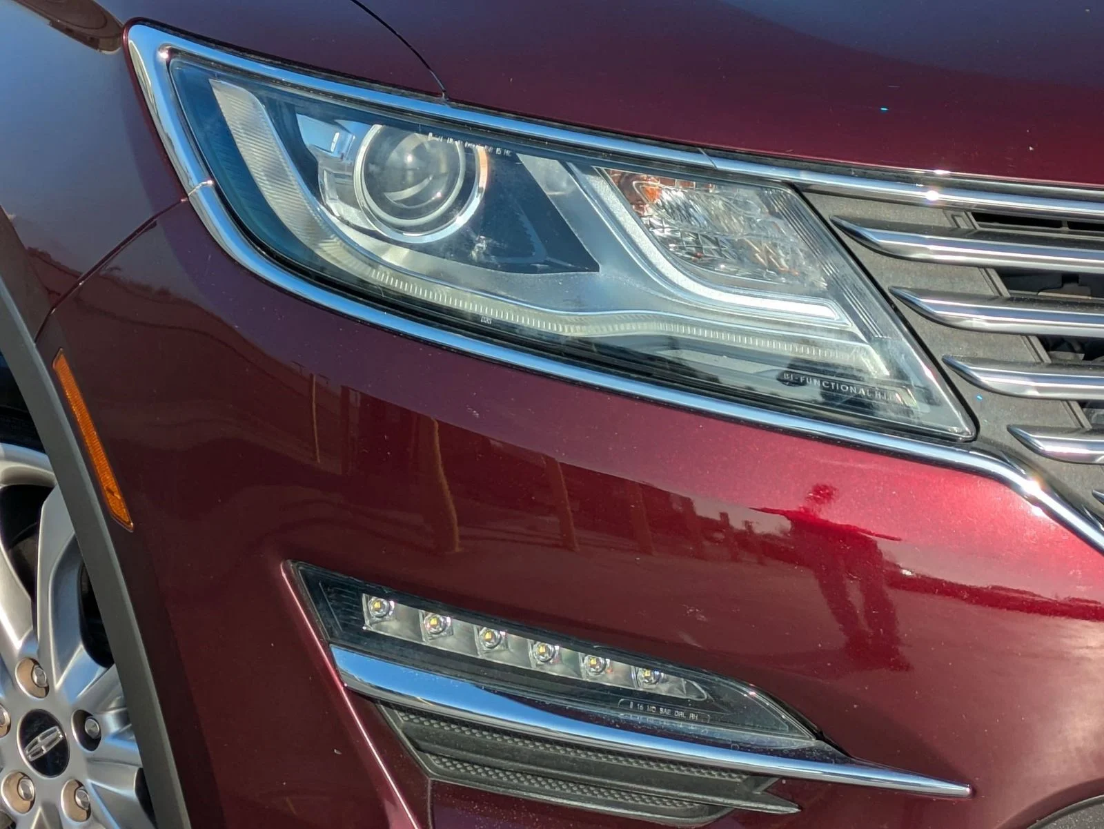 Used 2017 Red Lincoln Select image 24