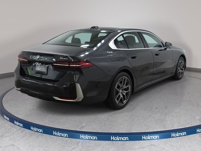 Certified Used 2026 Dark Graphite Metallic BMW 530i xDrive image 5