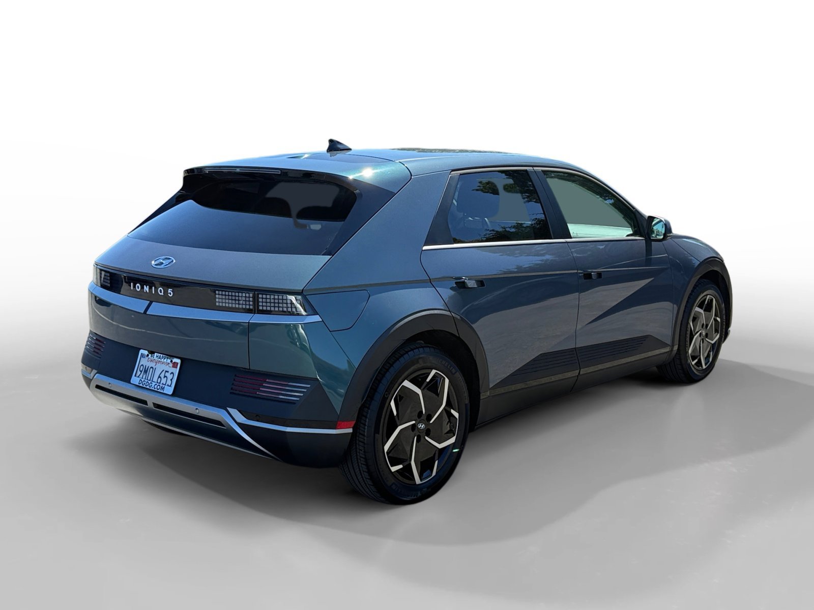 Certified Used 2024 Teal Hyundai SE image 5