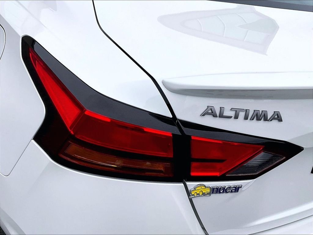 Used 2024 White Nissan 2.5 SR image 34