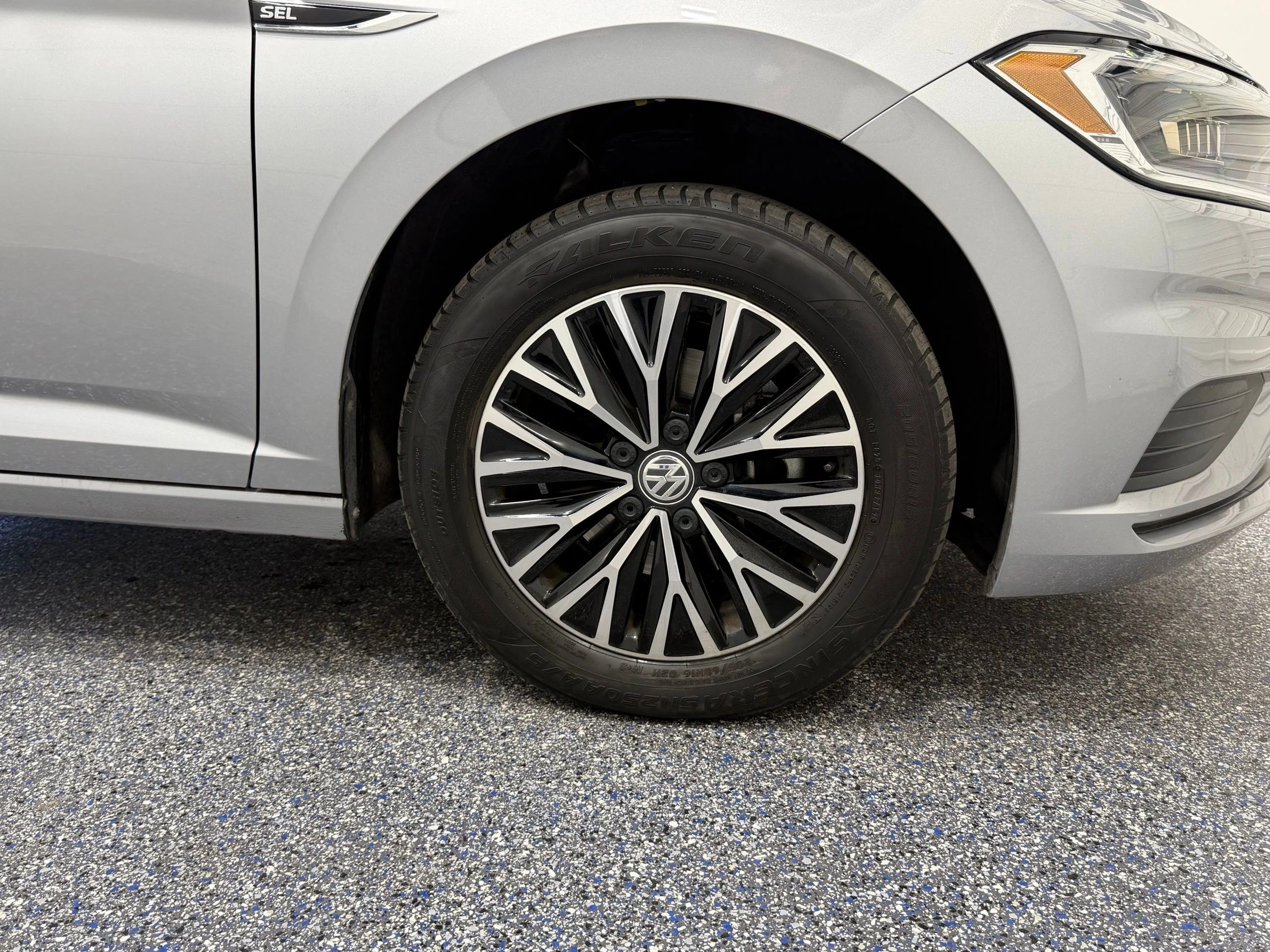 Used 2019 Silver Volkswagen SEL image 14
