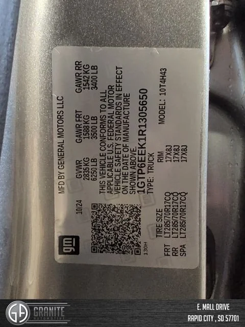 Used 2024 Silver GMC AT4X image 31