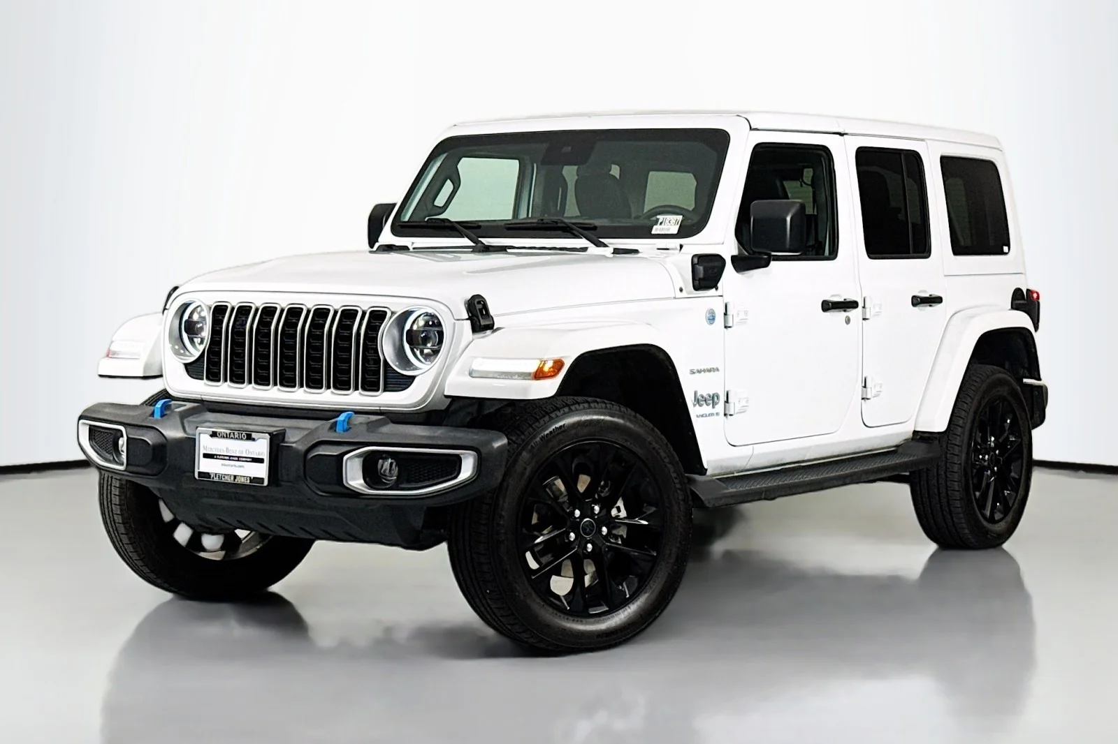 Used 2024 BRIGHT WHITE Jeep Sahara image 1