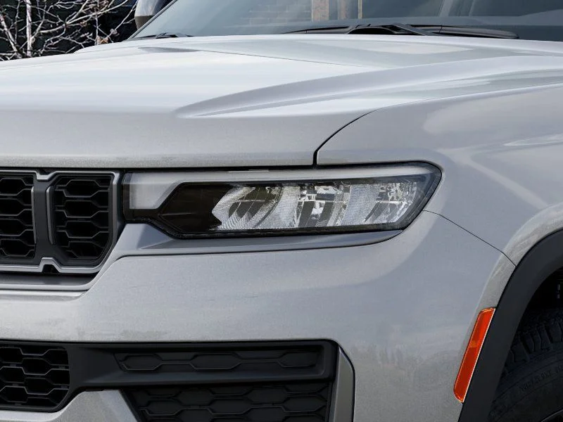 New 2026 Silver Zynith Exterior Paint Jeep Laredo Altitude image 10