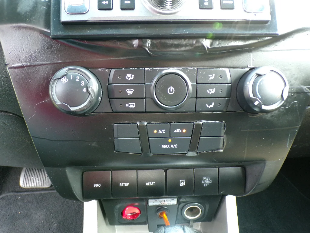 Used 2008 Vista Blue Clearcoat Metallic Ford SE image 16