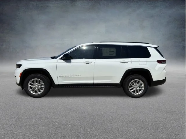 New 2026 Bright White Clear-Coat Exterior Paint Jeep Laredo X image 5