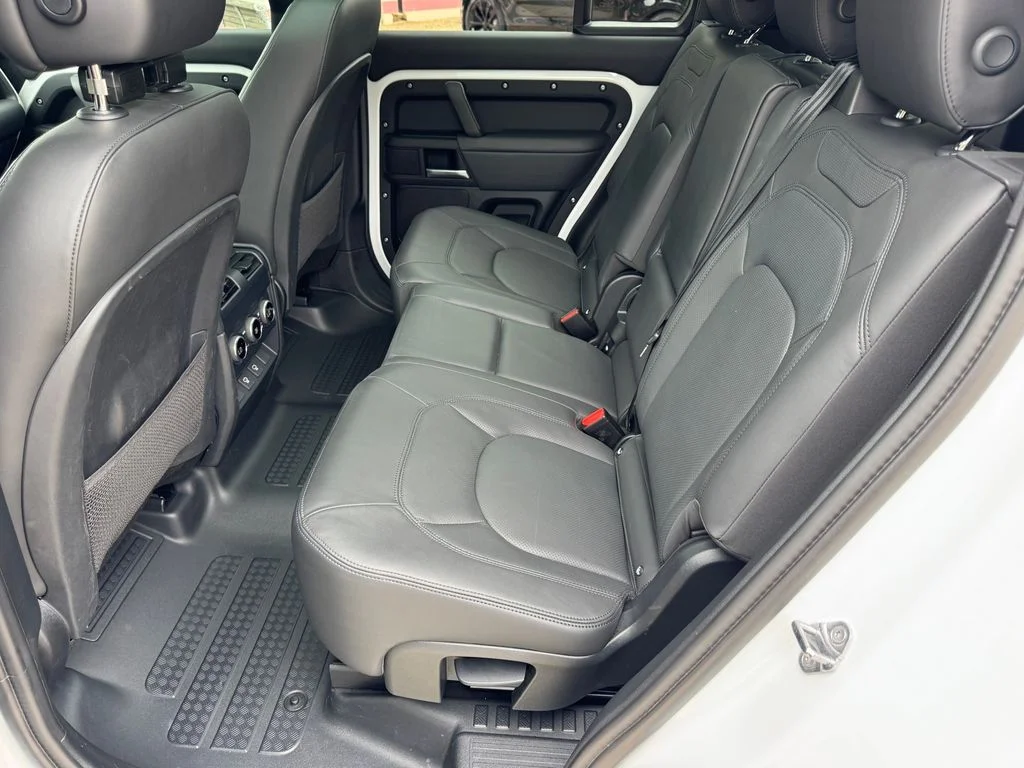 Certified Used 2025 White Land Rover X-Dynamic SE image 19