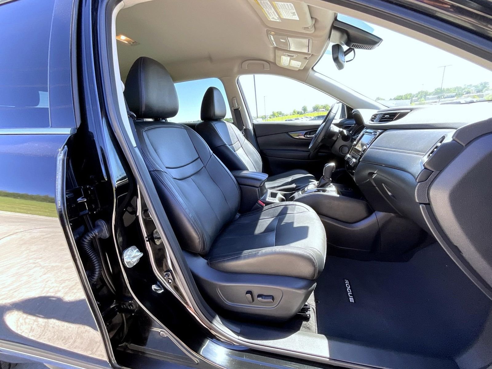 Used 2020 Black Nissan SL image 16