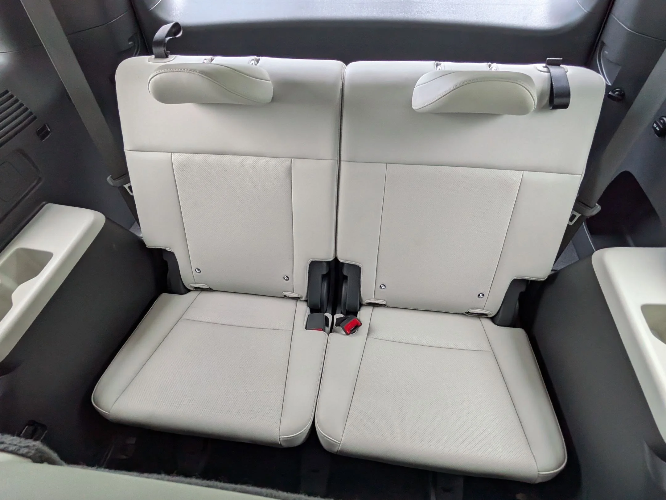 Used 2025 Shimmering Silver Pearl Hyundai SEL image 20