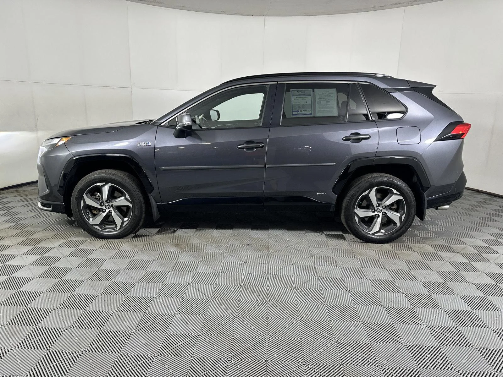Used 2022 Magnetic Gray Metallic Toyota SE image 17