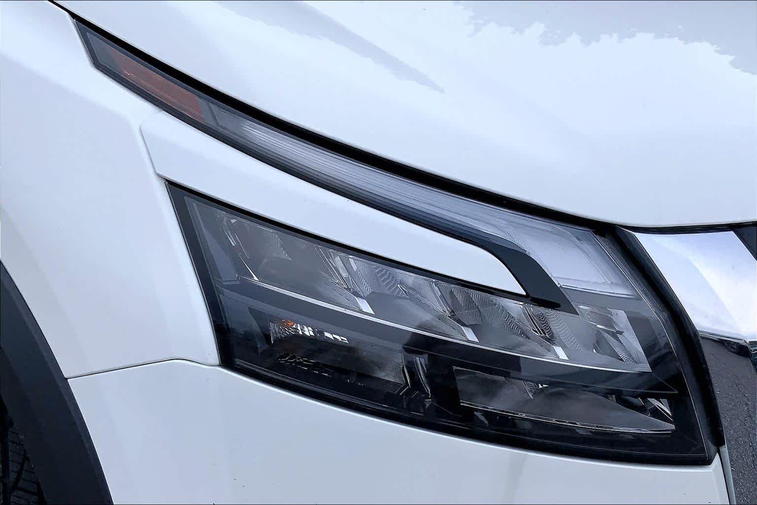 Used 2025 Glacier White Nissan SV image 23