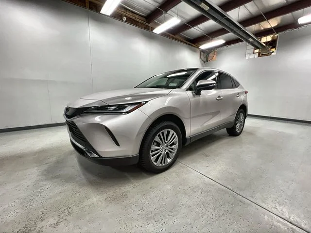 2024 Toyota Venza Limited Hybrid AWD's photo