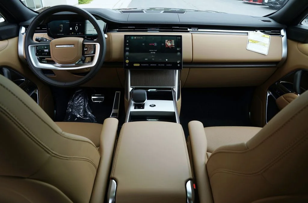 New 2026 British Racing Green Land Rover SE image 10