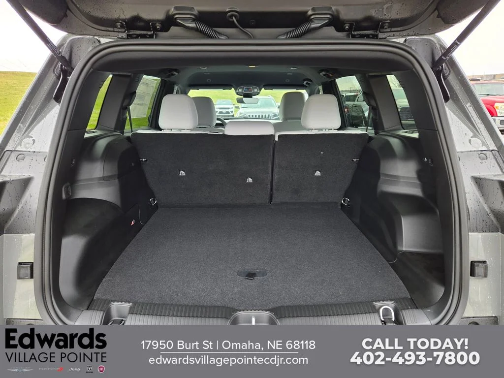 New 2026 Sting-Gray Clearcoat Jeep Laredo image 27