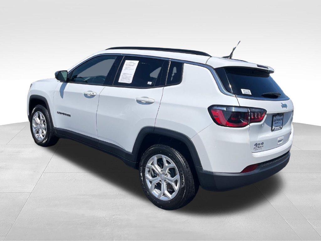 Used 2024 White Jeep Latitude image 3