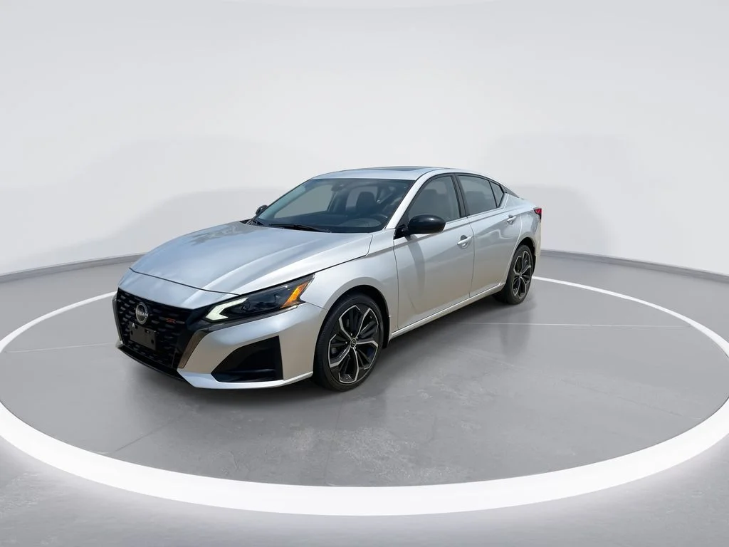 Used 2023 Silver Nissan 2.5 SR image 4