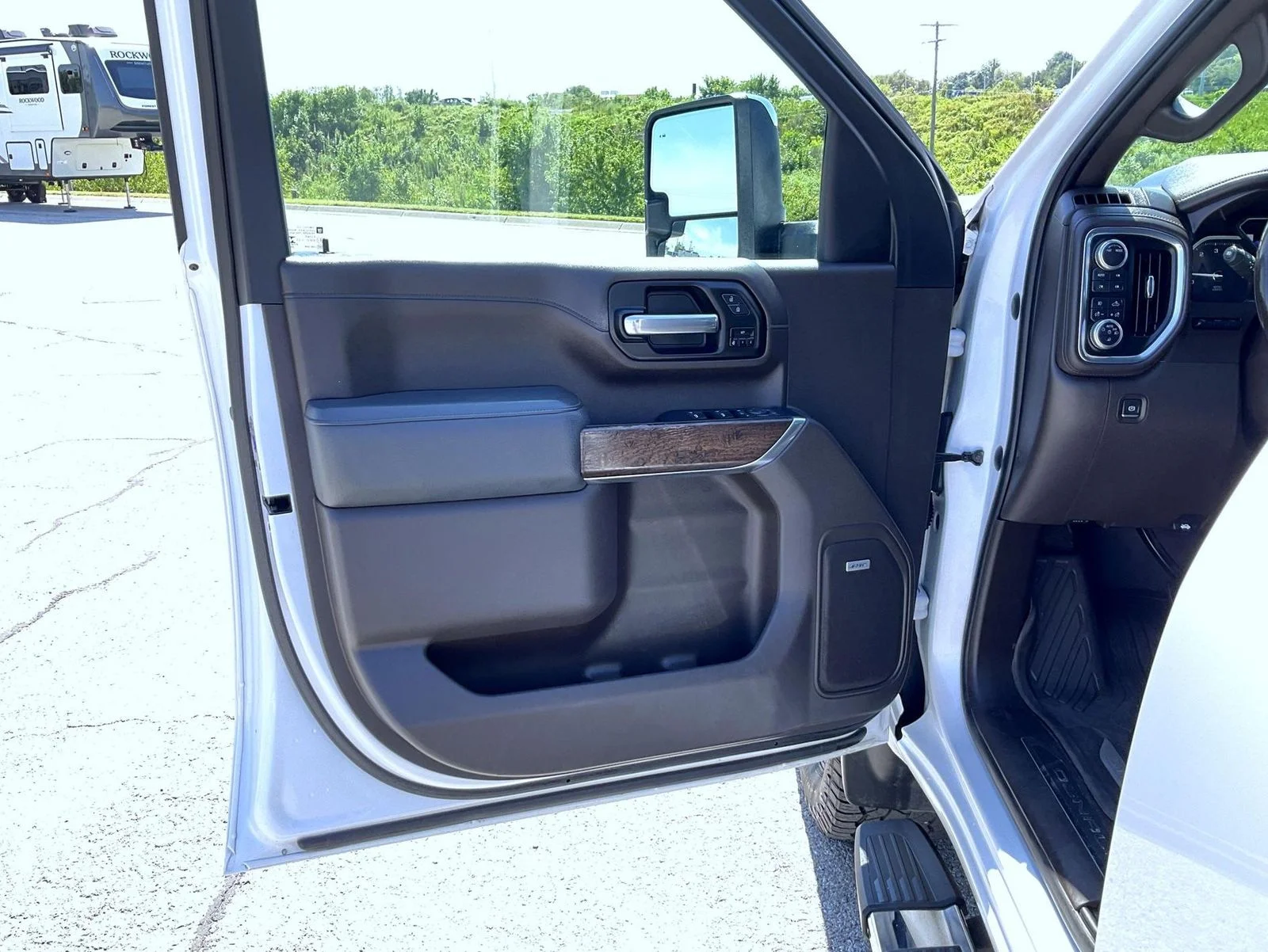 Used 2020 White GMC Denali image 9