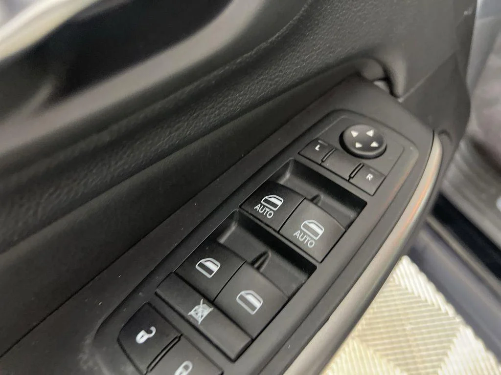 Used 2020 Diamond Black Crystal Pearlcoa Jeep Limited image 12