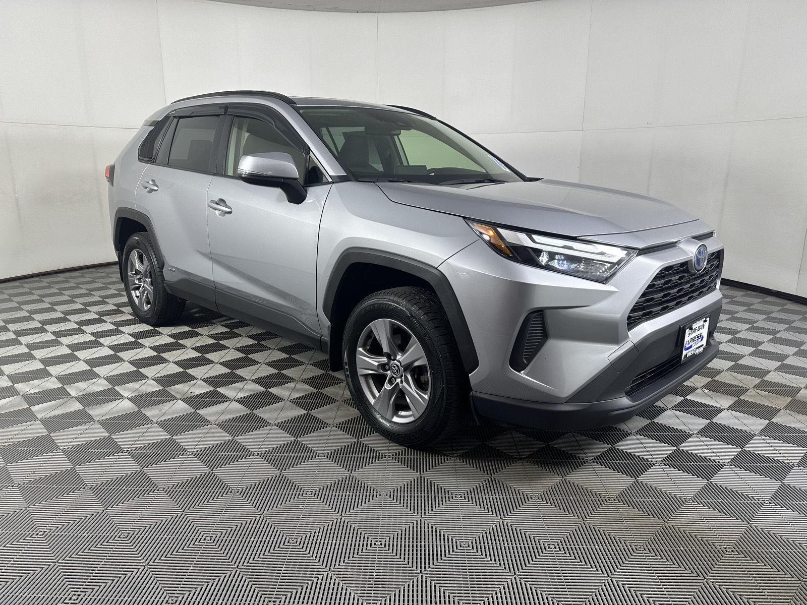 Used 2022 Silver Sky Metallic Toyota XLE image 23