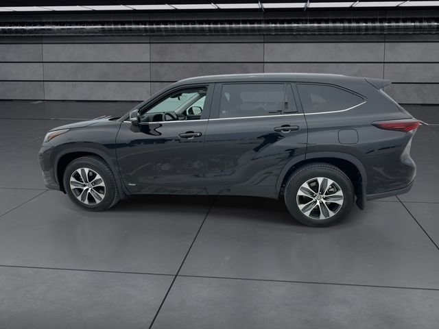 Used 2026 Black Toyota XLE image 5