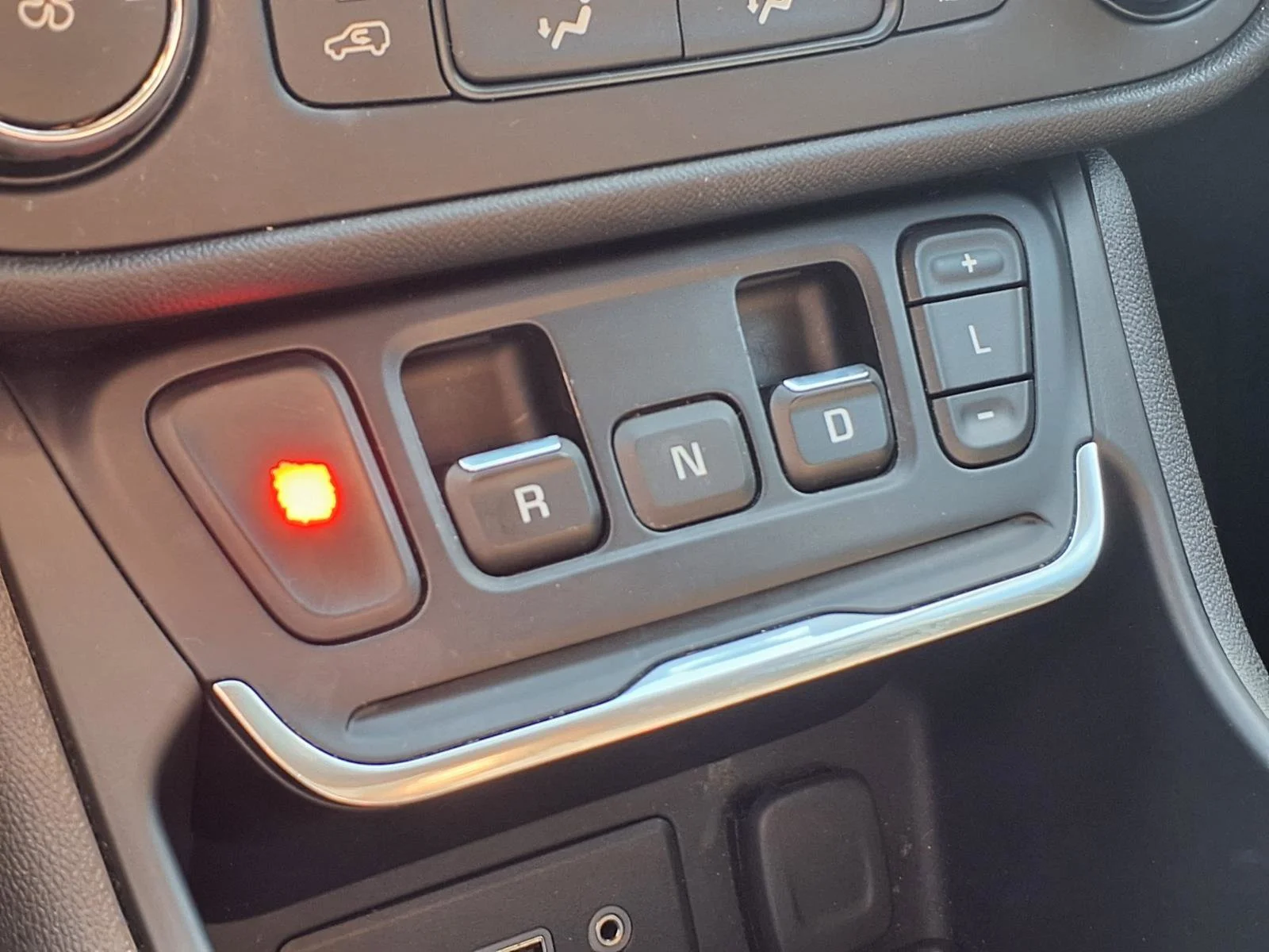 Used 2019 Satin Steel Metallic GMC SLE image 9