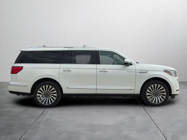 Used 2021 White Lincoln Reserve image 5