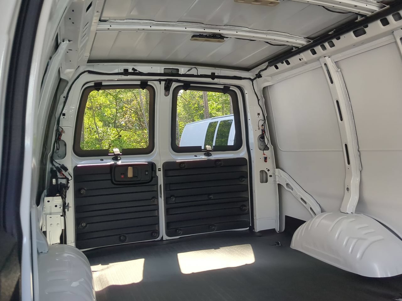 2026 Chevrolet Express Cargo Work Van - Photo 23