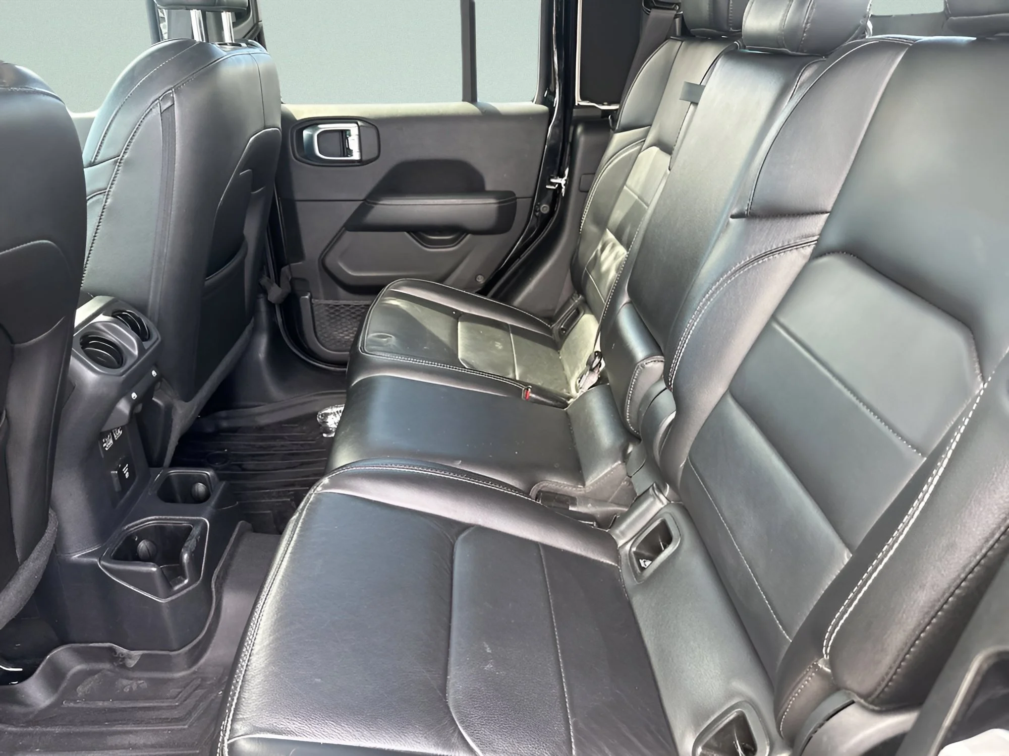 Certified Used 2022 Black Clearcoat Jeep Overland image 19