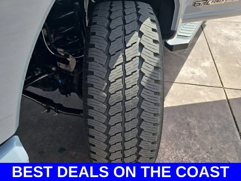 New 2026 Glacier Gray Metallic Tri-Coat Ford F-250® Lariat® image 35