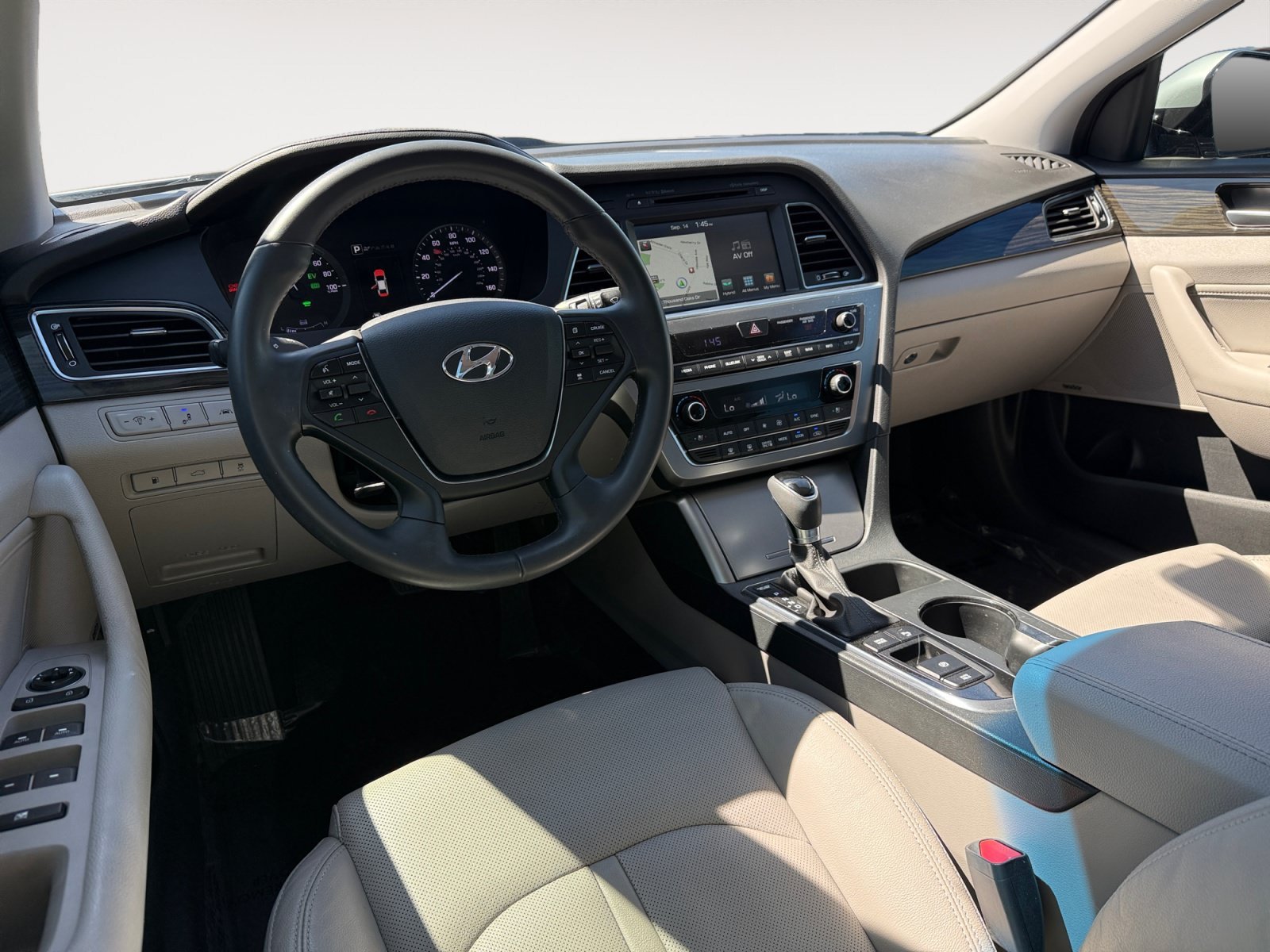 Used 2017 Silver Hyundai Limited image 15