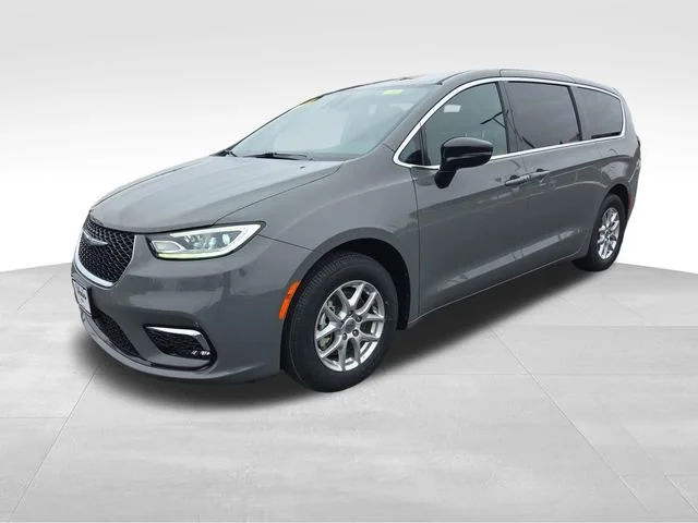 2025 Chrysler Pacifica Select's photo