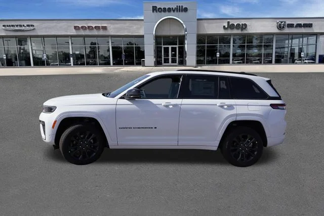 New 2026 Bright White Clear-Coat Exterior Paint Jeep Limited Reserve image 7