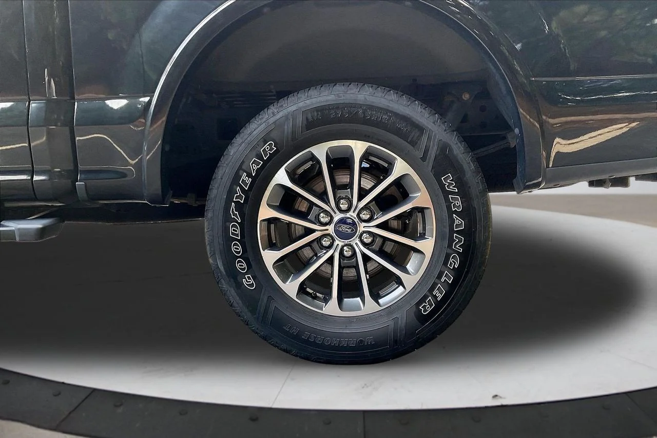 Used 2020 Black Ford XLT image 33