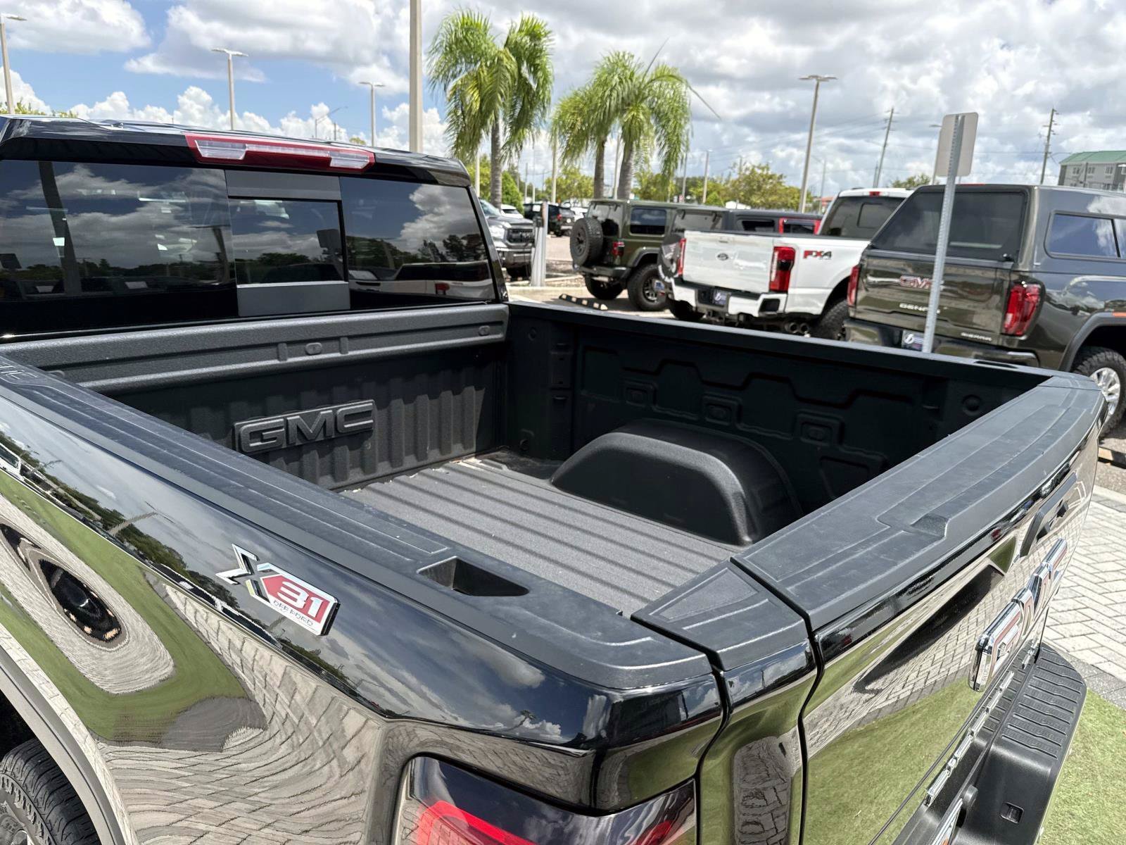 Used 2025 Onyx Black GMC SLT image 9
