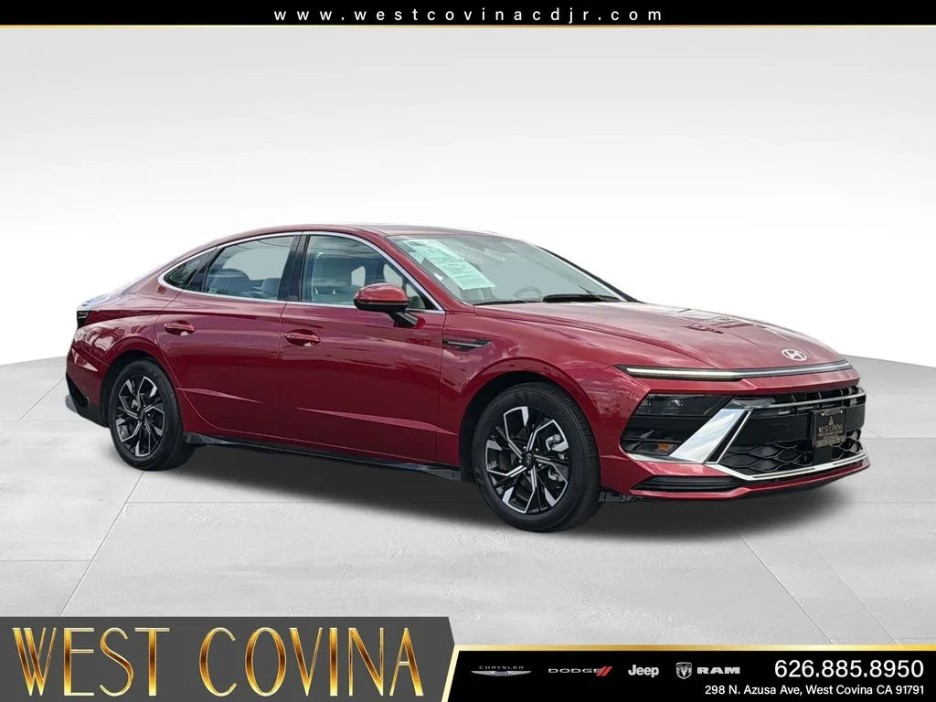 Used 2025 Red Hyundai SEL image 1