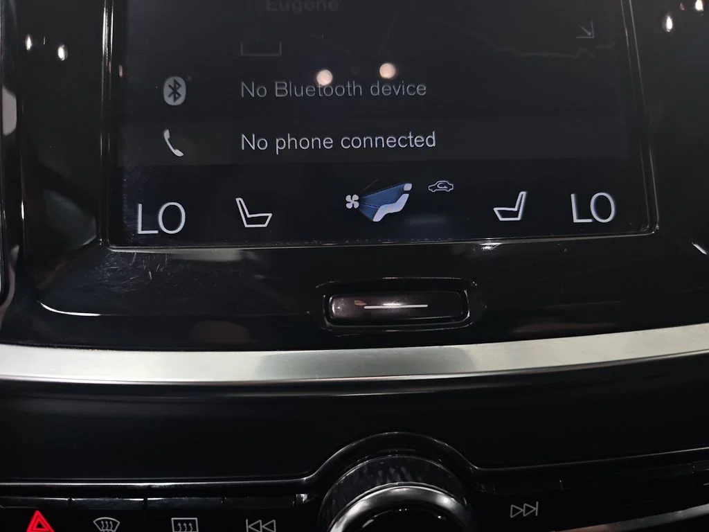 Used 2019 Beige Volvo T5 Momentum image 26