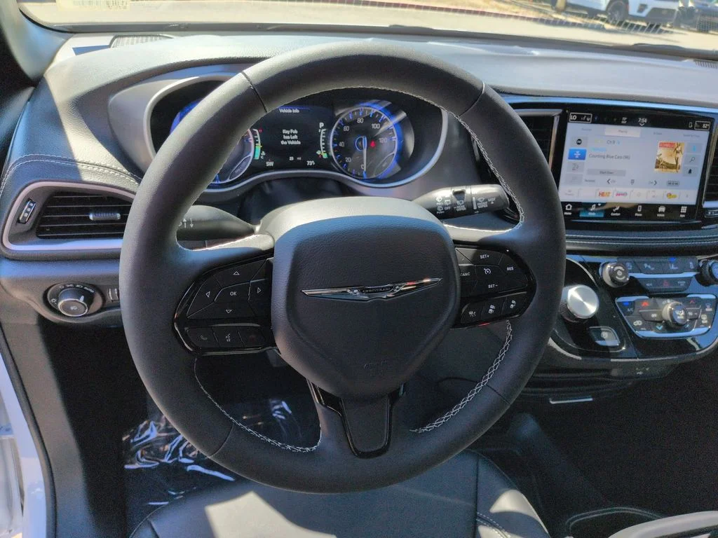 Used 2026 White Chrysler Select image 16