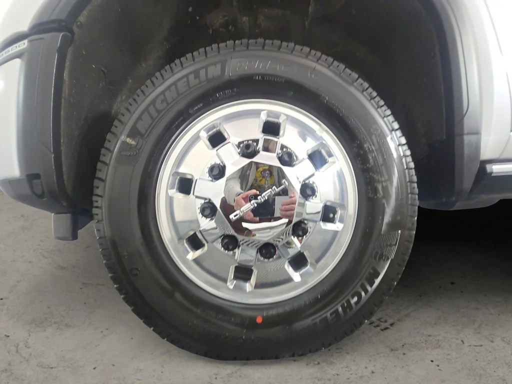 Used 2024 White Frost Tricoat GMC Denali DRW image 14