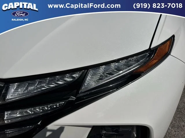 Used 2023 White Hyundai SEL image 11
