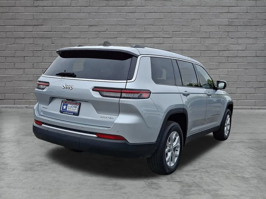Used 2023 Silver Zynith Jeep Limited image 11