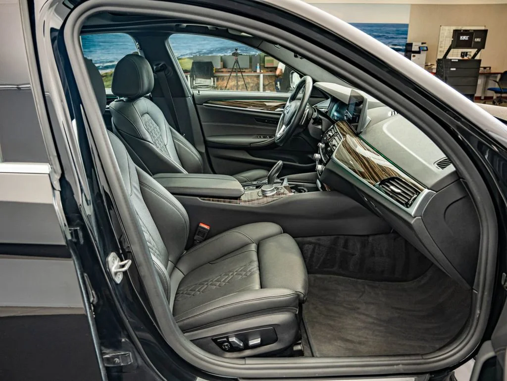 Used 2021 Jet Black BMW 530i xDrive image 38