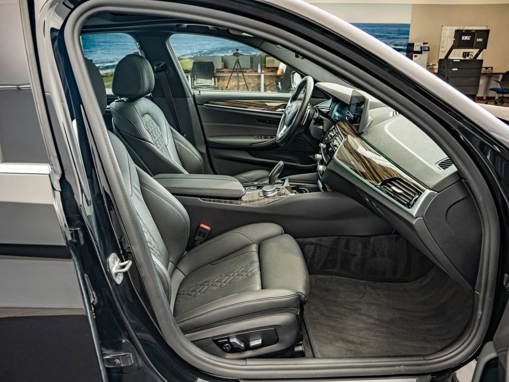 Used 2021 Jet Black BMW 530i xDrive image 38