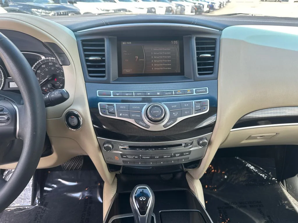 Used 2016 White INFINITI Base image 24