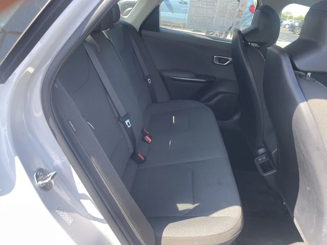 2025 Kia K4 LXS - Photo 37