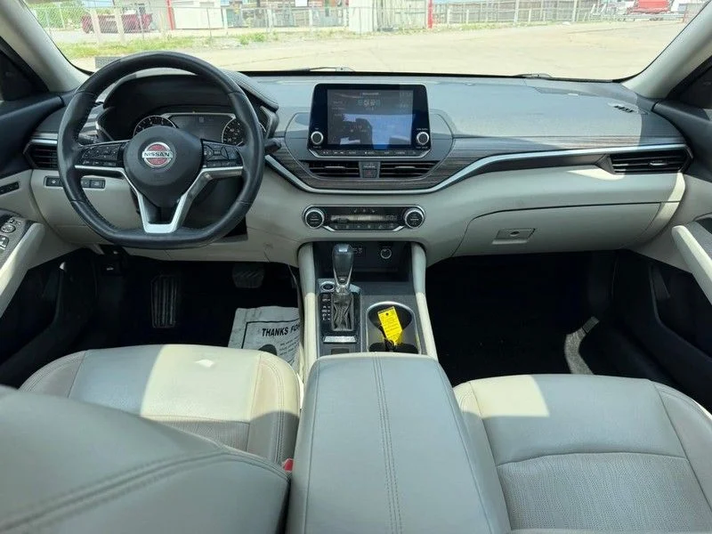 Used 2019 White Nissan 2.5 Platinum image 9
