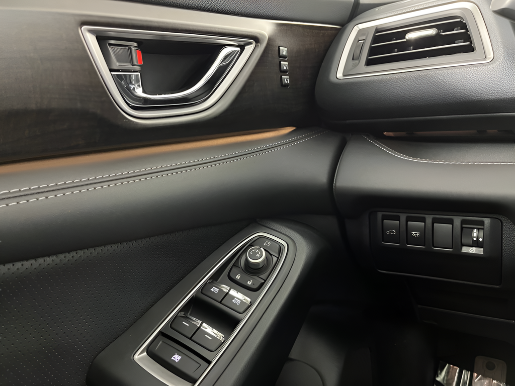 New 2026 CRYSTAL BLACK SILICA Subaru Touring 7-Passenger image 18
