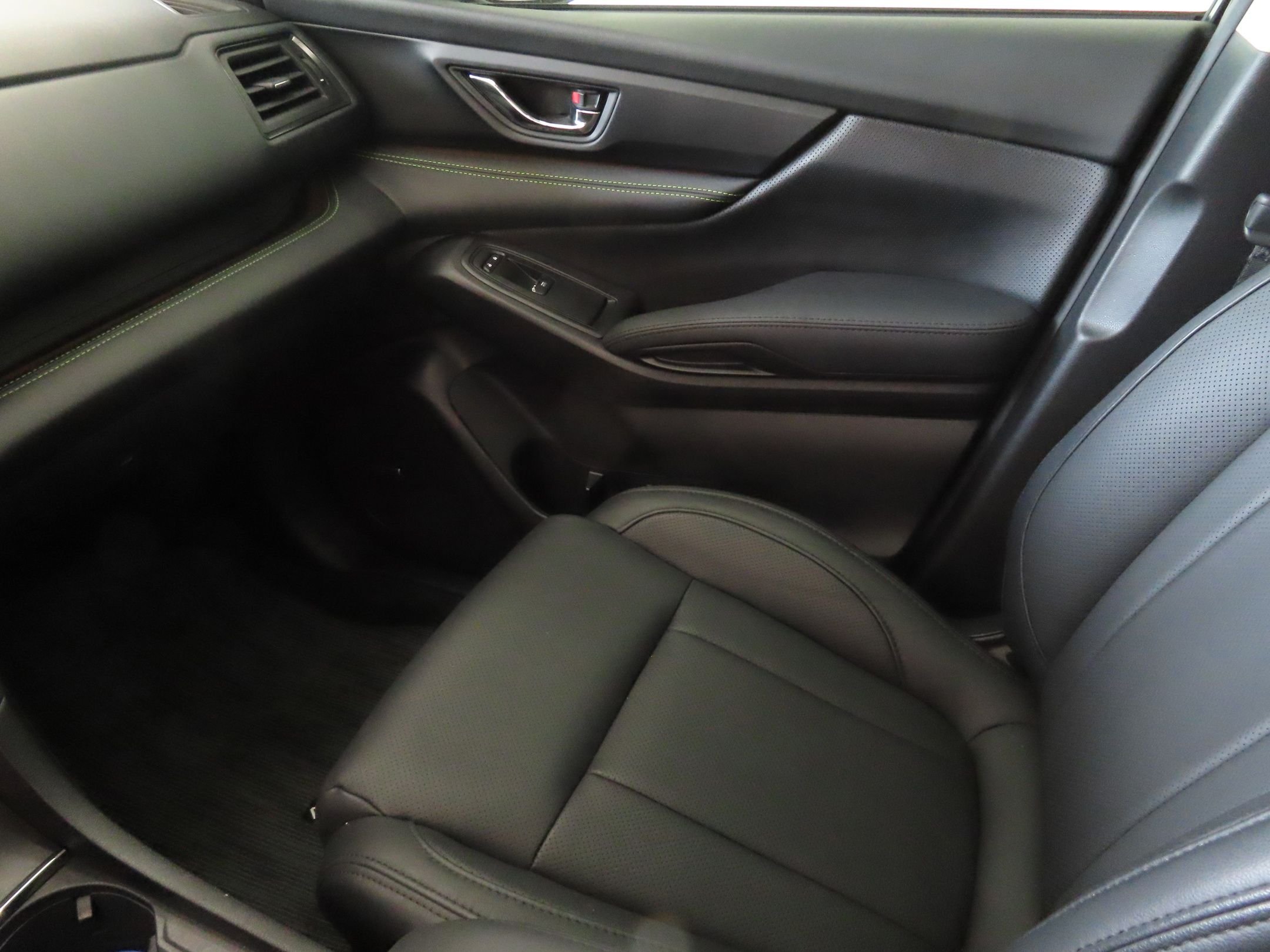 Used 2025 White Subaru Onyx Edition Touring image 20
