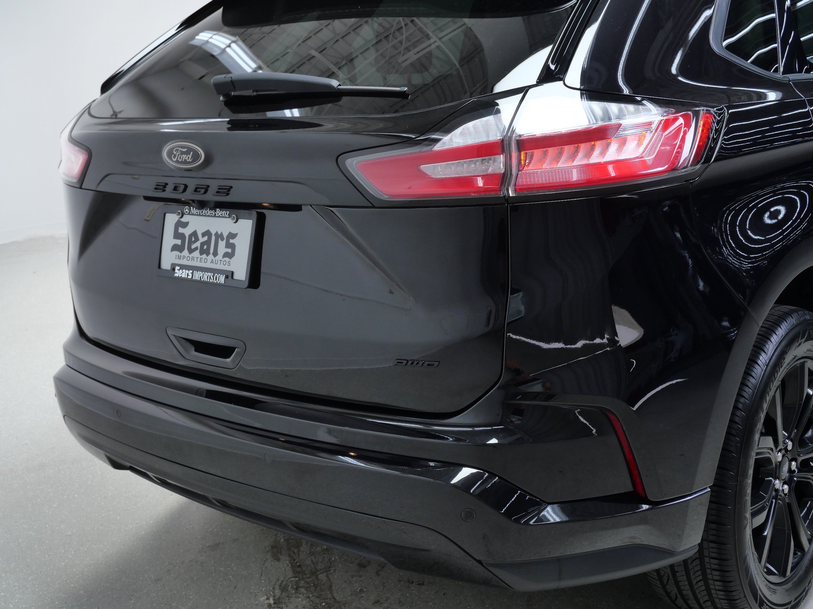 Used 2022 Black Ford SE image 5