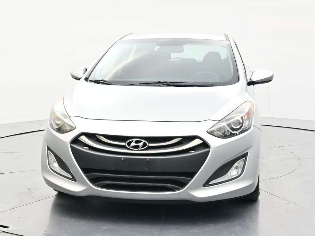 Used 2013 Shimmering Silver Metallic Hyundai Base image 2